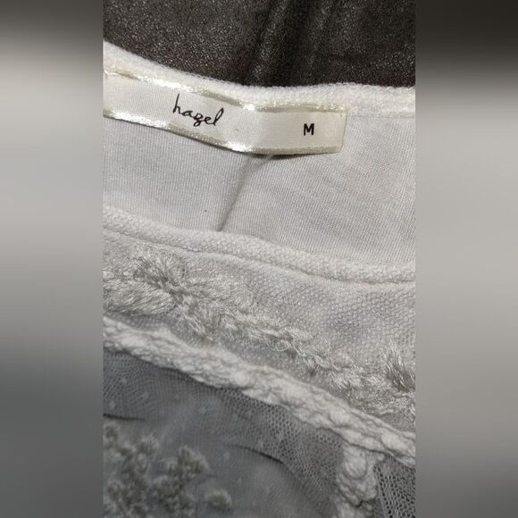 Cream Layered Sleeveless Top Upgrade Your Wardrobe with the Perfect Summer Top - Picture 4 of 6